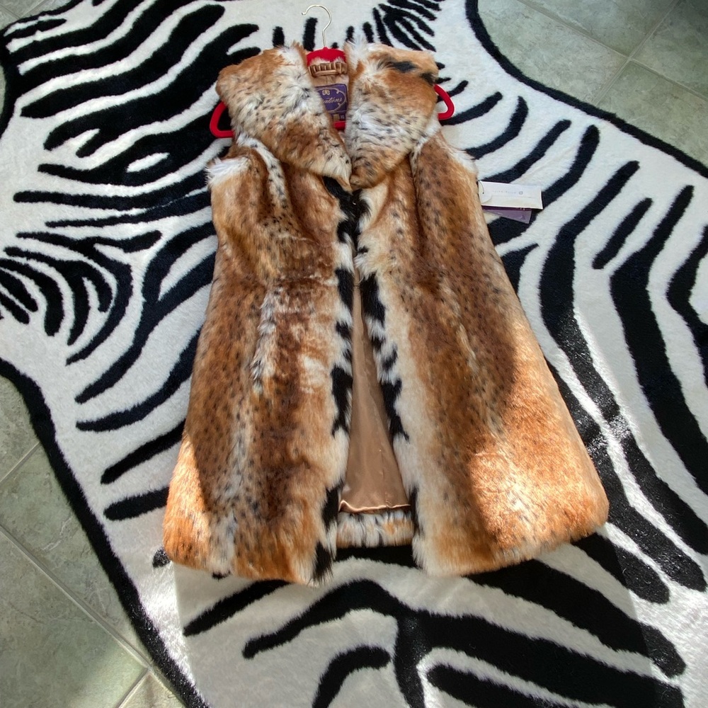 Curations Sleeveless Faux Fur Vest/Coat - Picture 1 of 14